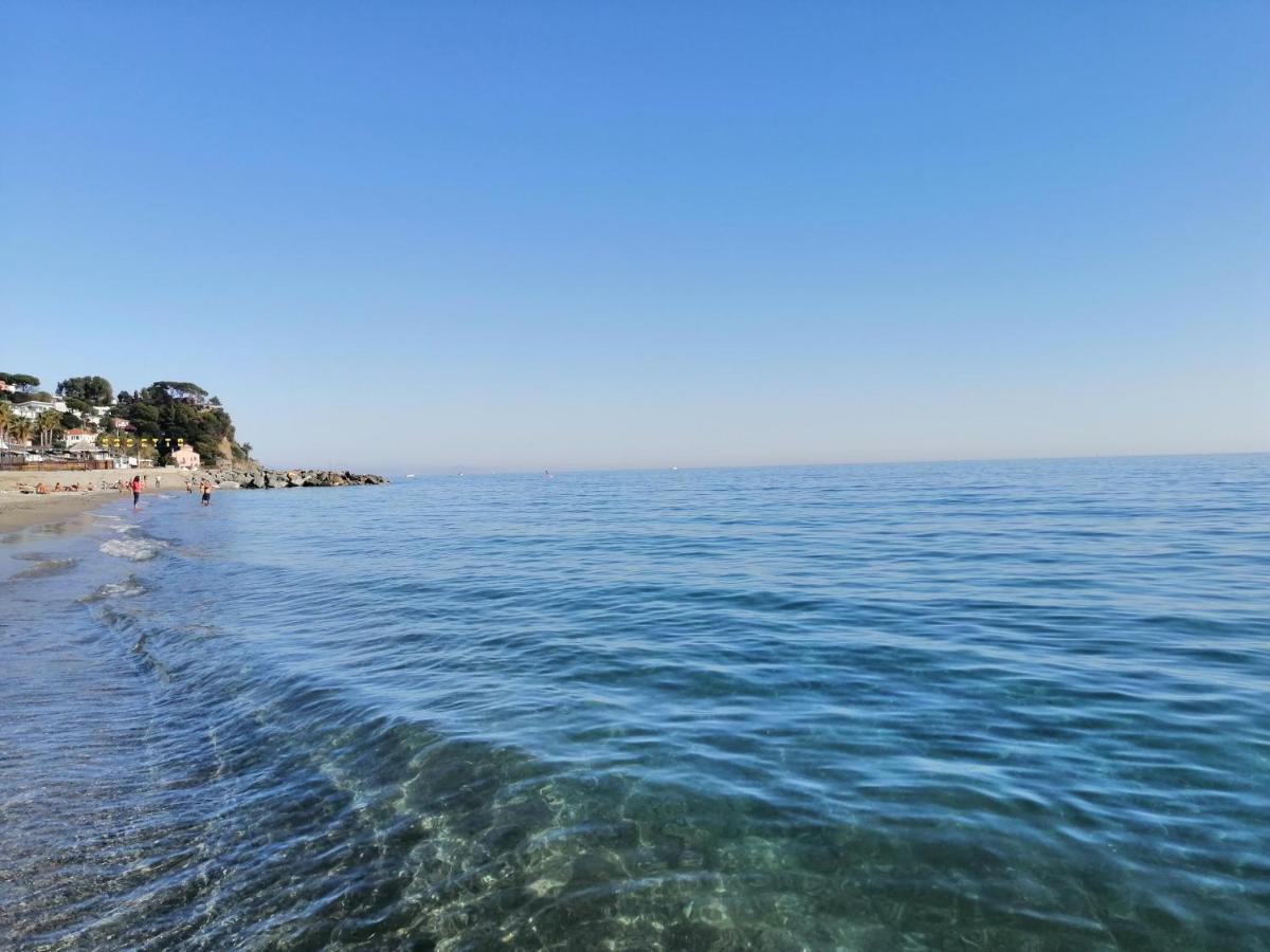 Albergo Blue Fish Albisola Superiore Exterior foto